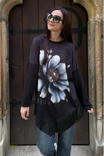 FashionLand Descoperă Bluza Oversized Shadow Bloom – Stil Casual și Rafinament Made in Italy