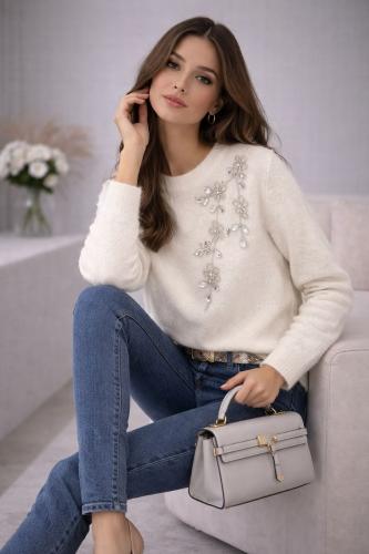Pretty Women Bluza dama alba cu aplicatii flori din margelute si paiete