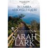 Sarah lark In umbra arborelui Kauri