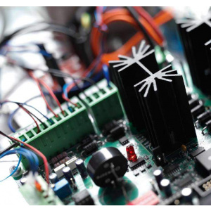 Proteco Centrala de comanda pentru maxim patru stalpi VIGI800 + kit UPS CP4SK